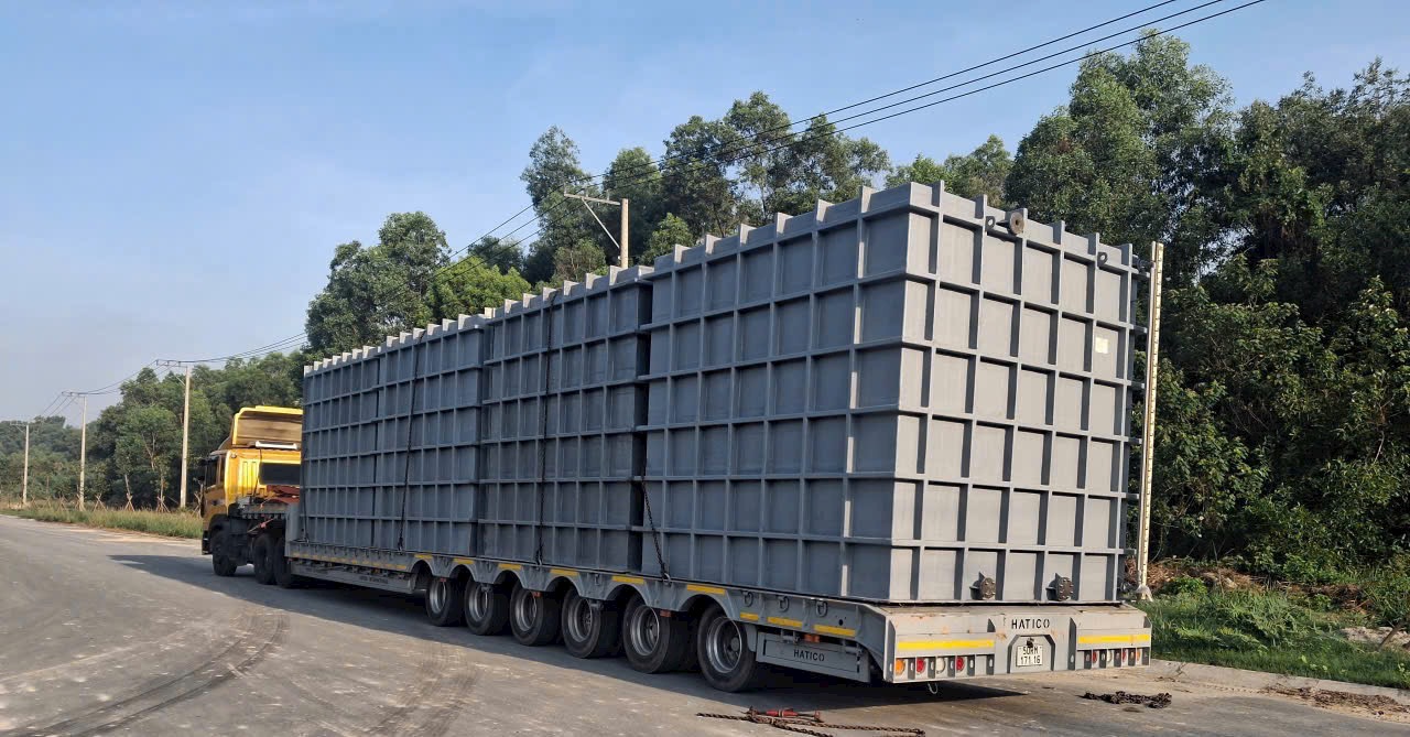 Vận chuyển bồn Composite kích thước quá khổ